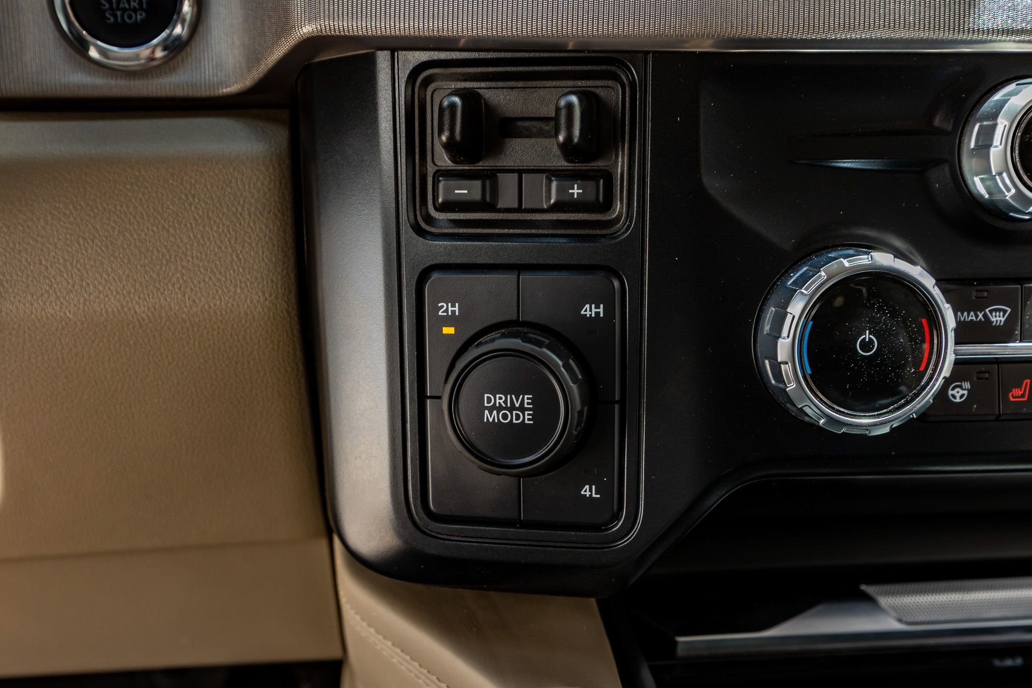 Used 2025 Ford F350 Platinum w/ Platinum Plus Package image 24