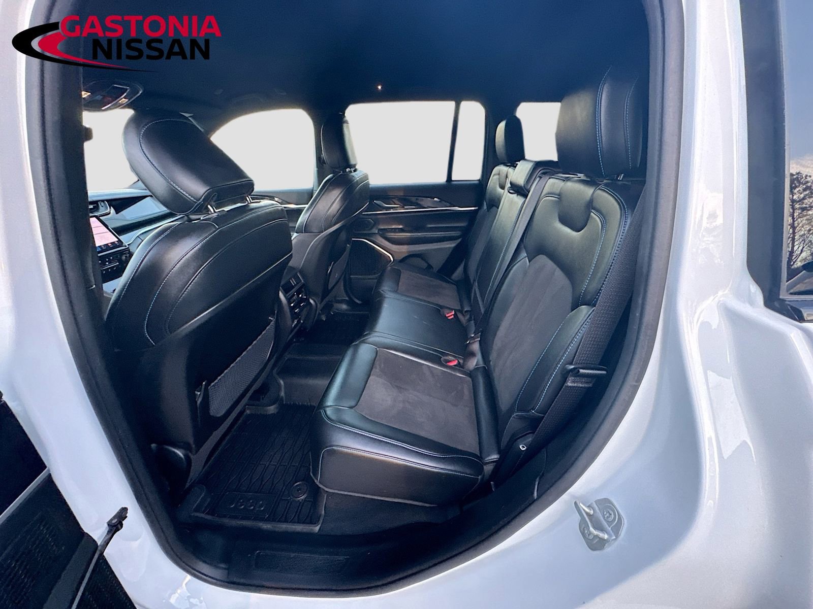 Used 2022 Jeep Grand Cherokee Trailhawk w/ Advanced Protech Group II image 33