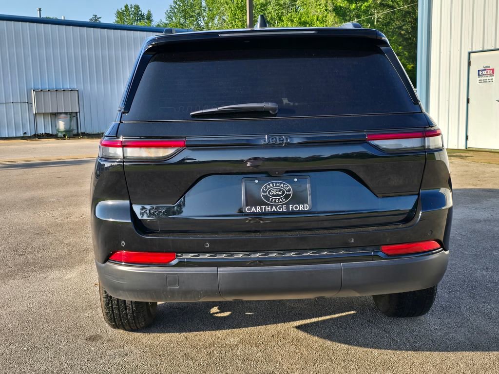 Used 2025 Jeep Grand Cherokee Altitude AWD/4WD image 4