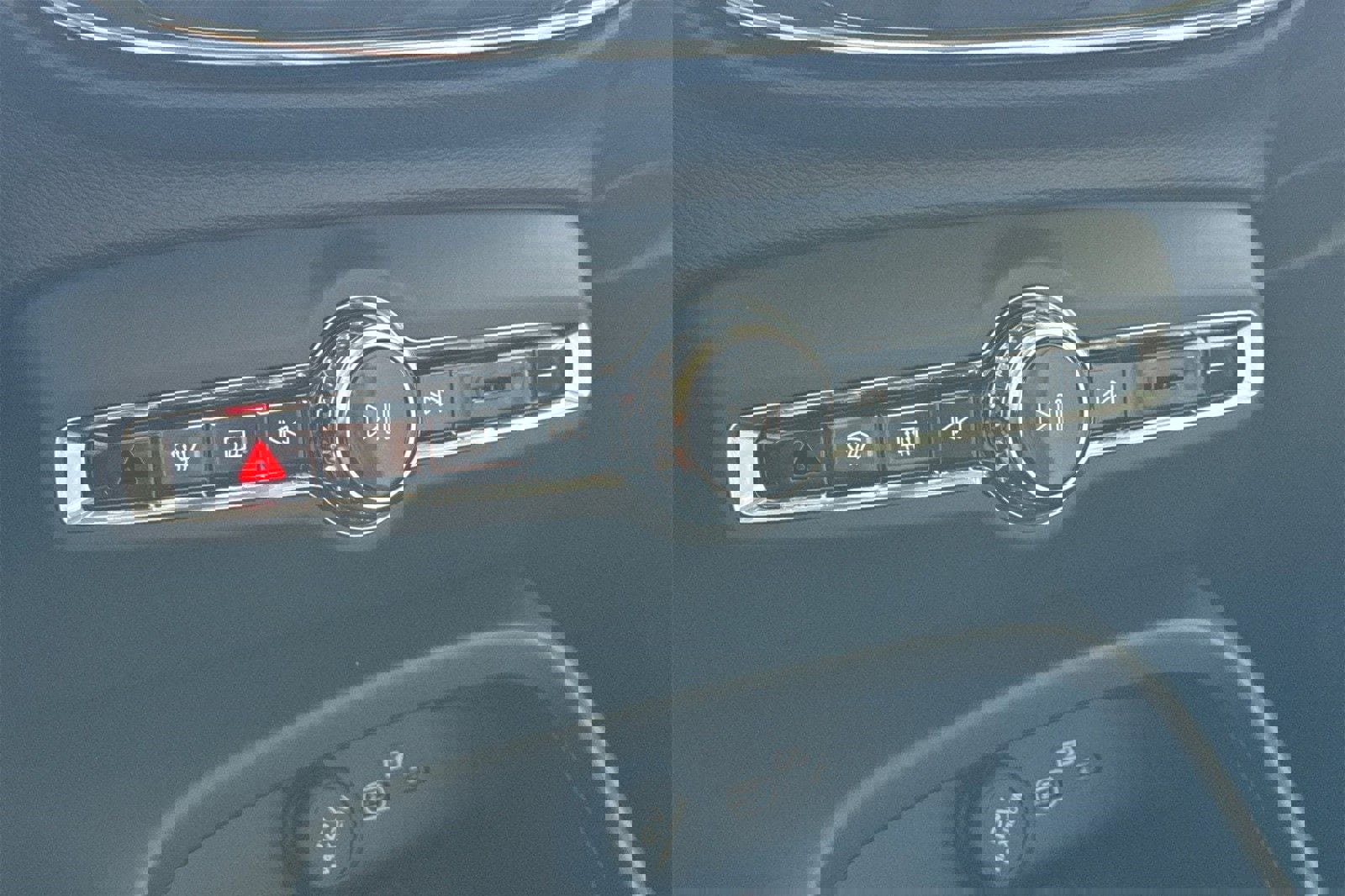 New 2025 Volvo XC40 B5 Core w/ Protection Package Premier image 20