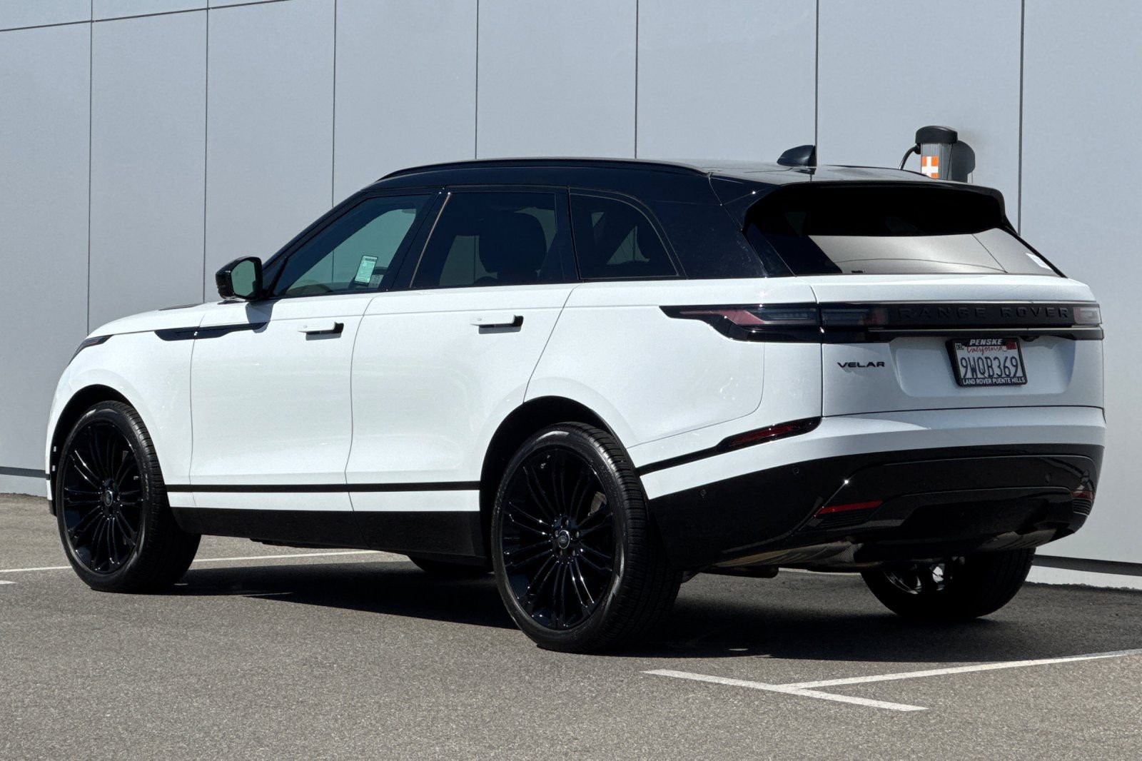 Used 2026 Land Rover Range Rover Velar Dynamic SE image 3