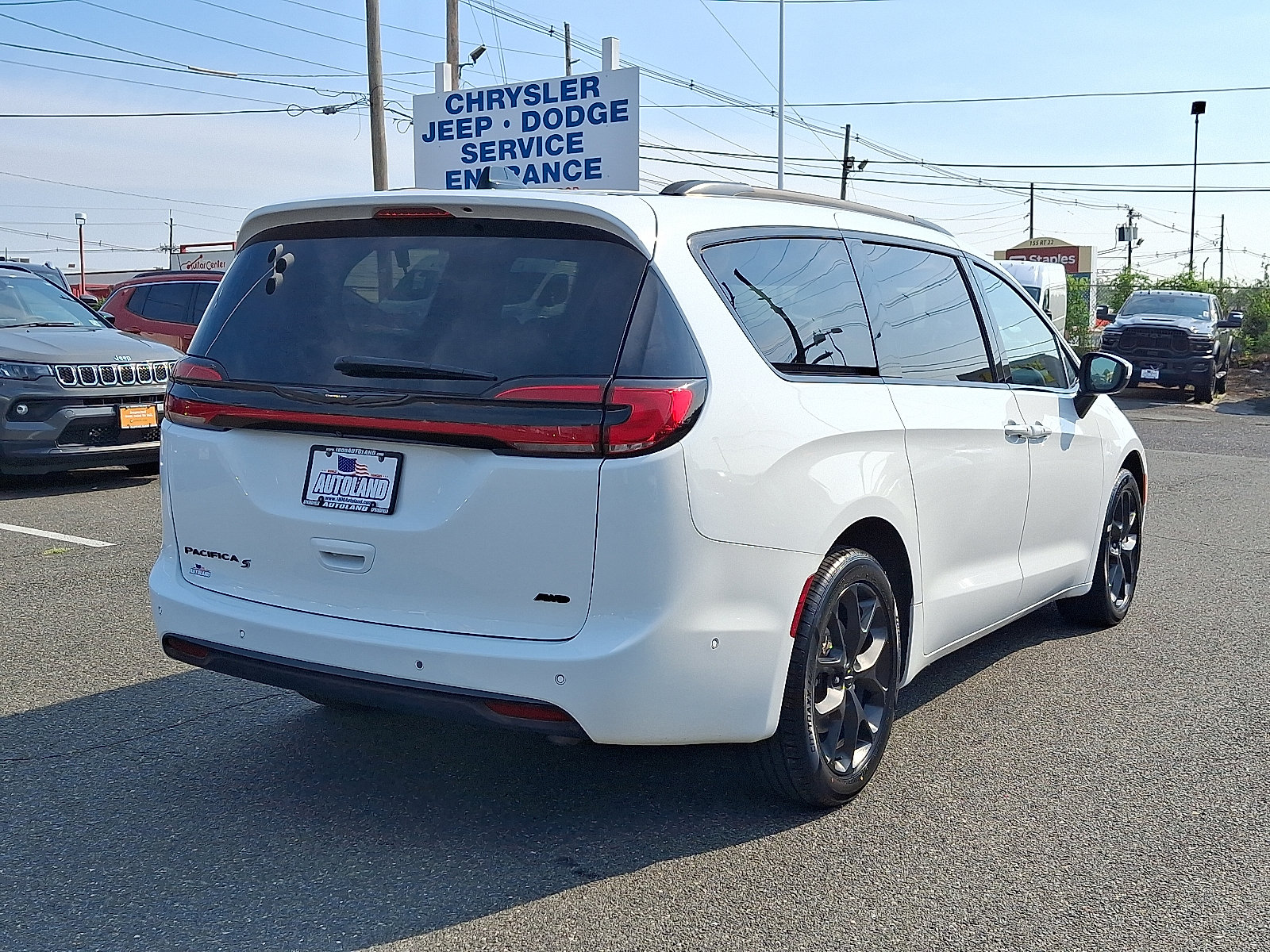 Certified 2023 Chrysler Pacifica Touring-L w/ S Appearance Package AWD/4WD image 7
