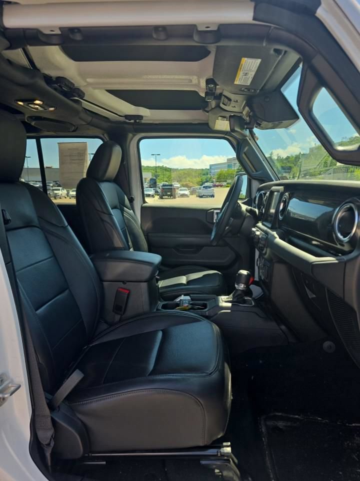 Used 2022 Jeep Wrangler Unlimited Sahara AWD/4WD image 10