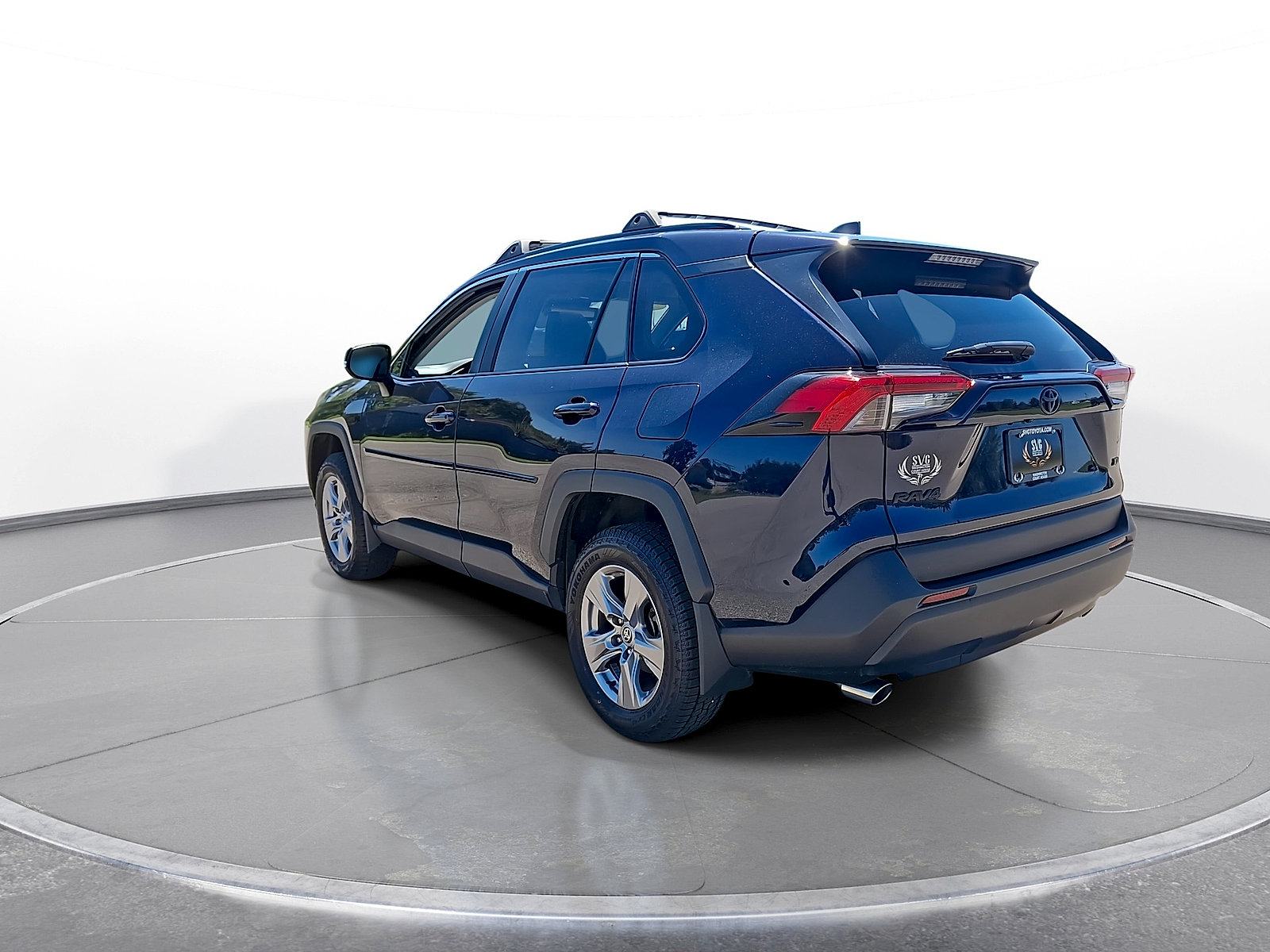 Used 2022 Toyota RAV4 XLE w/ Convenience Package FWD image 6