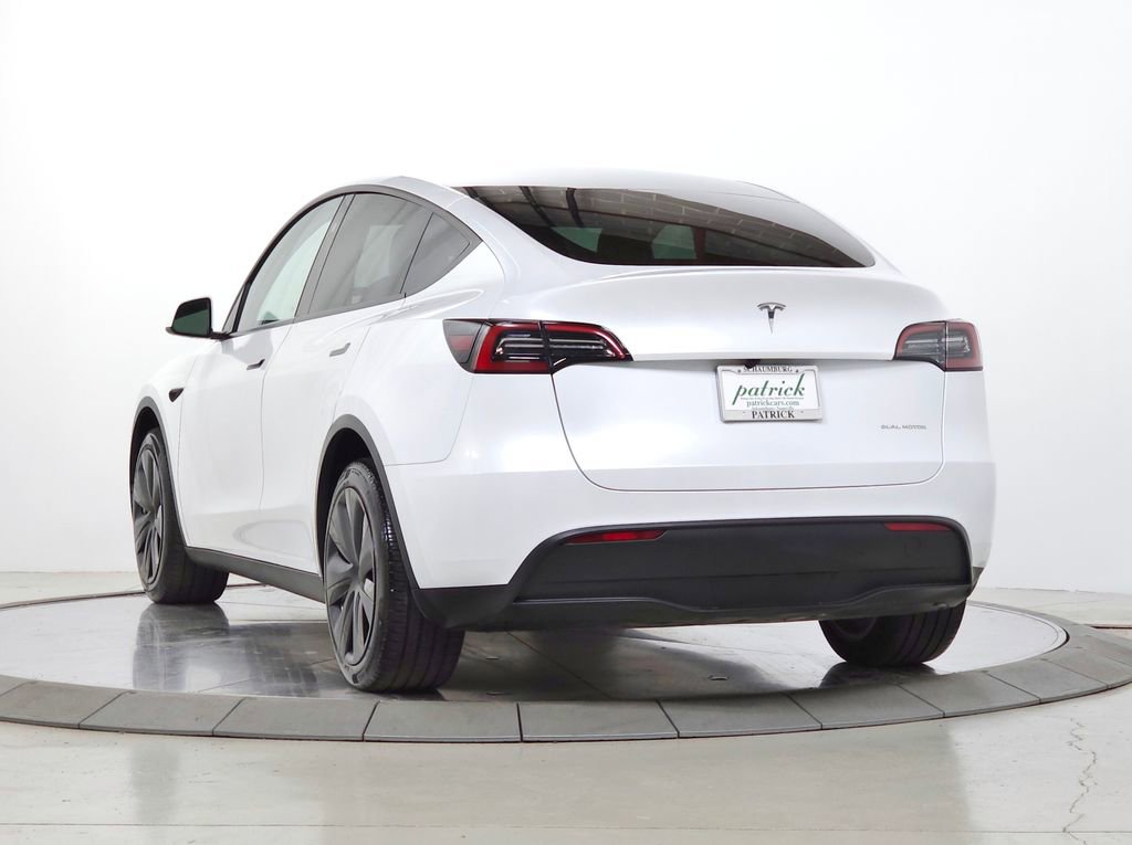 Used 2024 Tesla Model Y Long Range AWD/4WD image 3