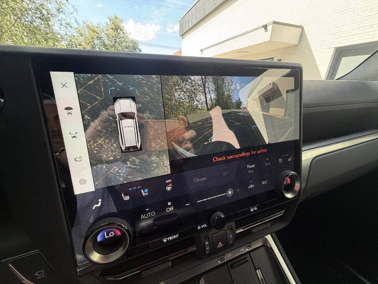 Used 2025 Lexus GX 550 w/ Accessory Package (2T) AWD/4WD image 24
