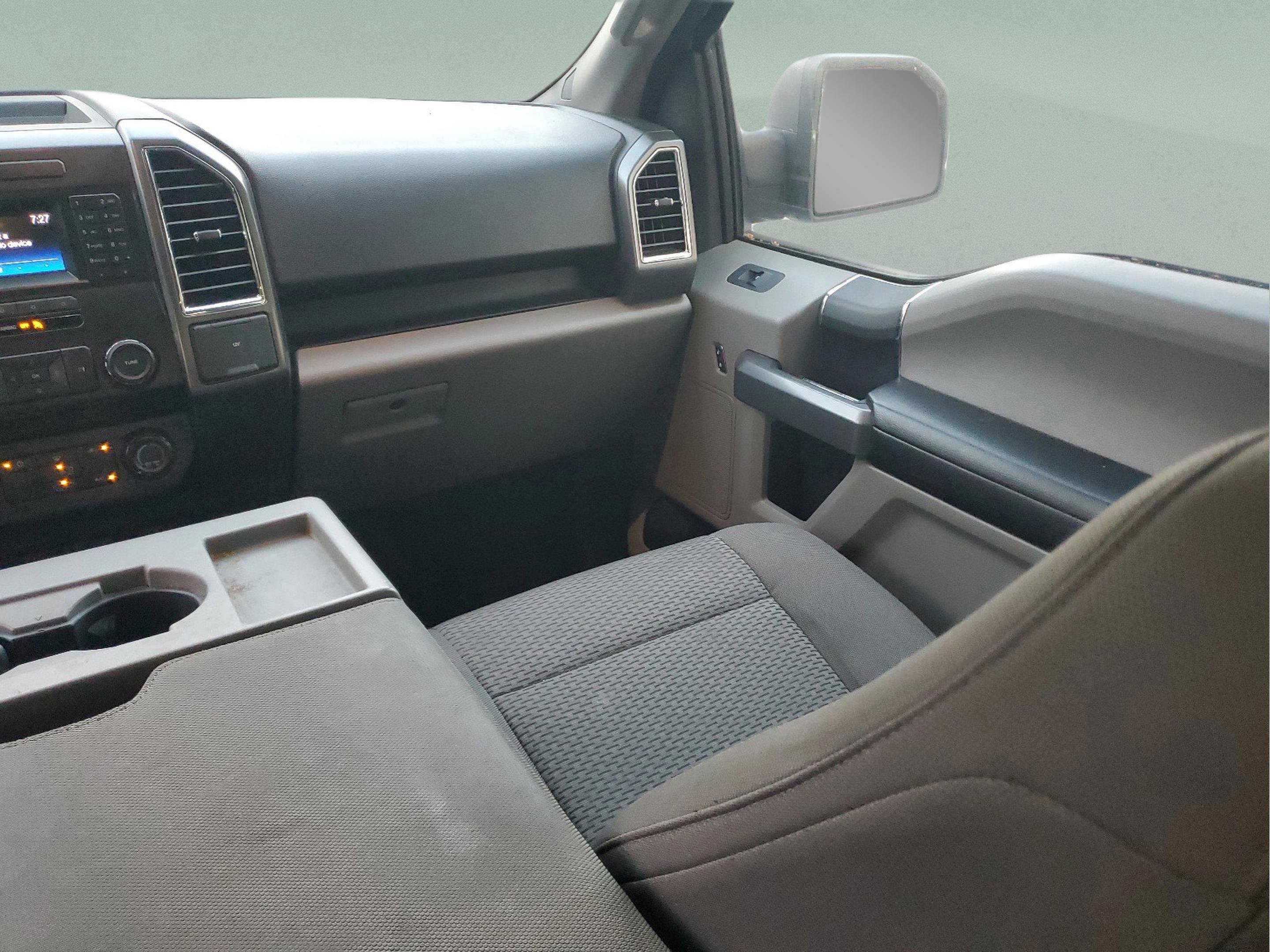 Used 2015 Ford F150 XLT image 13