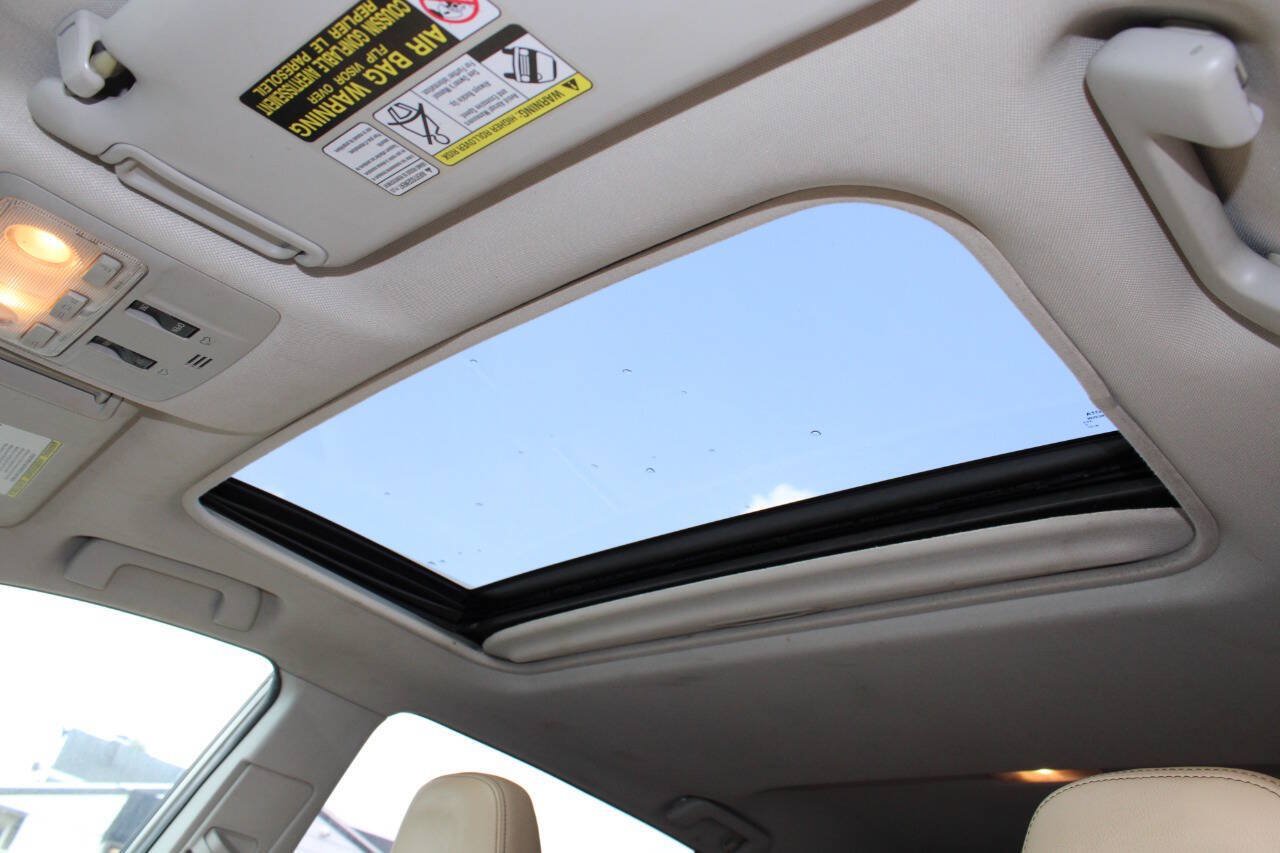 Used 2013 Toyota RAV4 Limited AWD/4WD image 19
