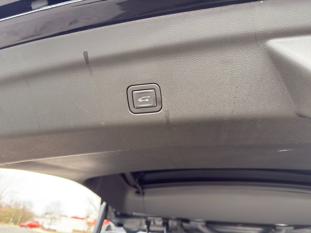 Used 2025 Cadillac Escalade Premium Luxury image 30