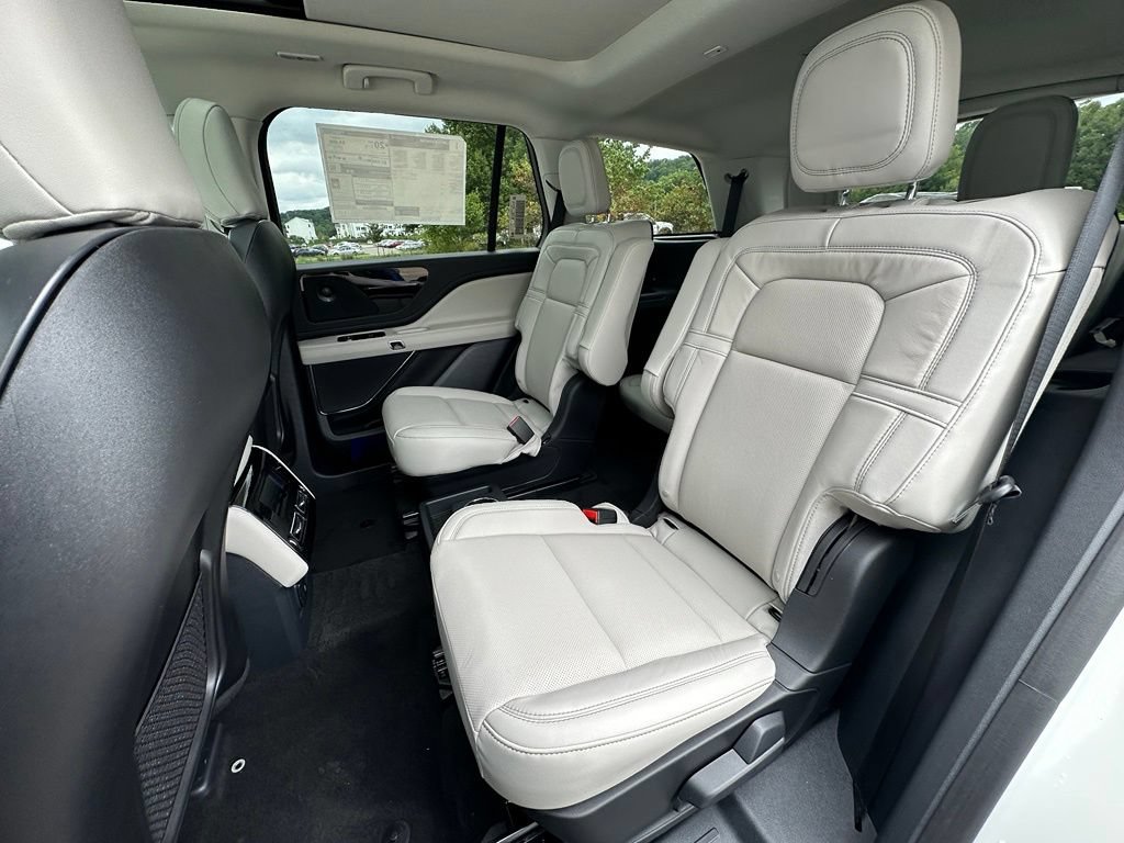 New 2026 Lincoln Aviator Reserve w/ Jet Appearance Package AWD/4WD image 18