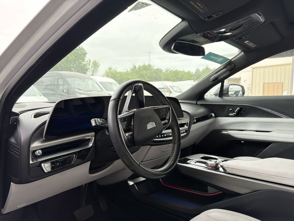 Used 2024 Cadillac Lyriq Luxury image 7