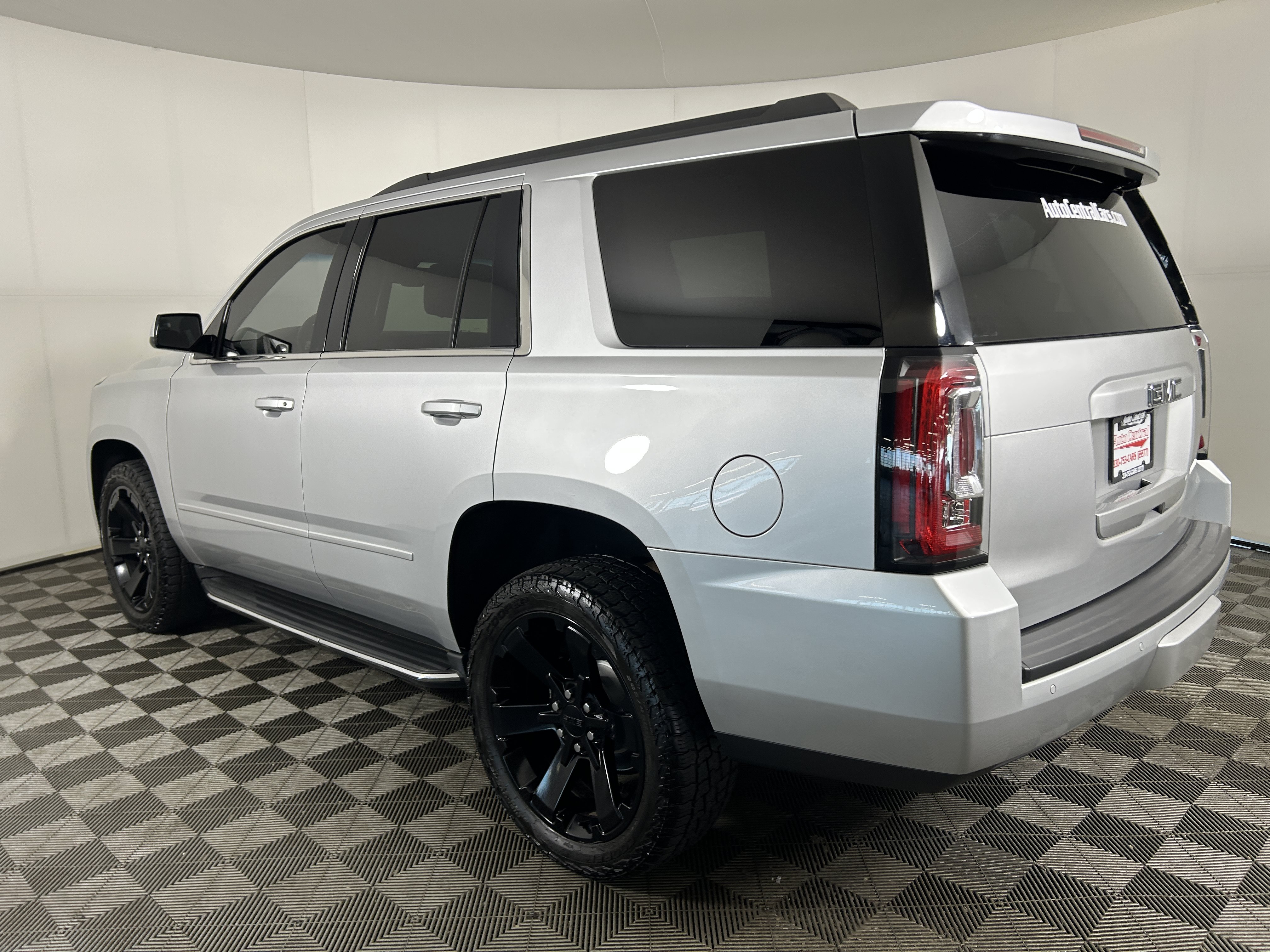 Used 2016 GMC Yukon SLE w/ Convenience Package AWD/4WD image 3
