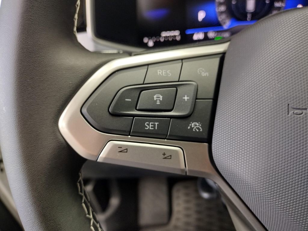 New 2025 Volkswagen Taos SE image 25