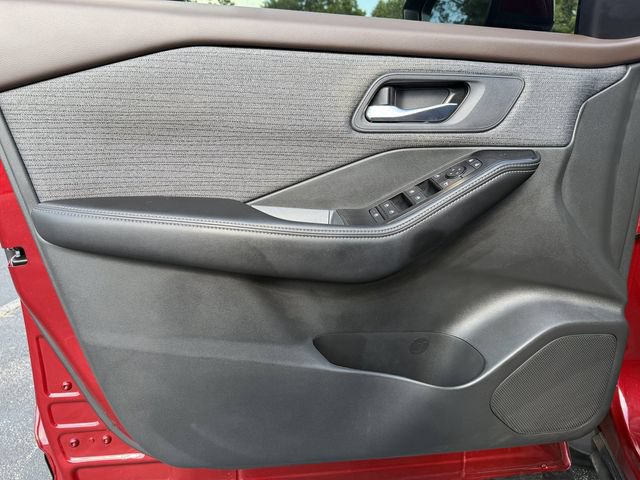 Used 2023 Nissan Rogue SV FWD image 11