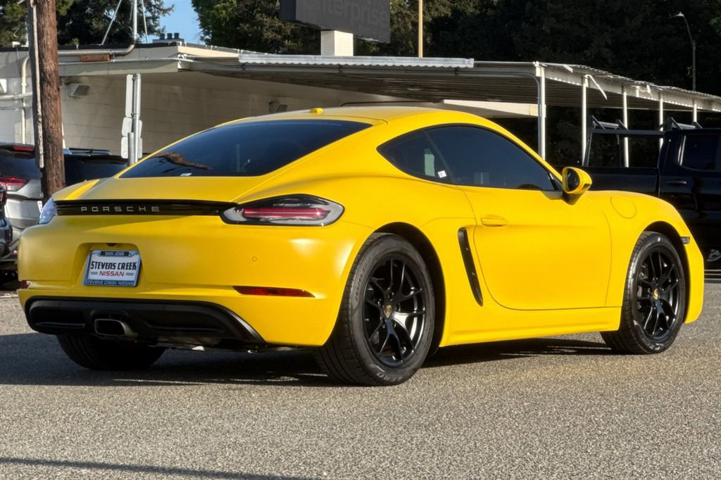 Used 2022 Porsche 718 Cayman RWD image 3