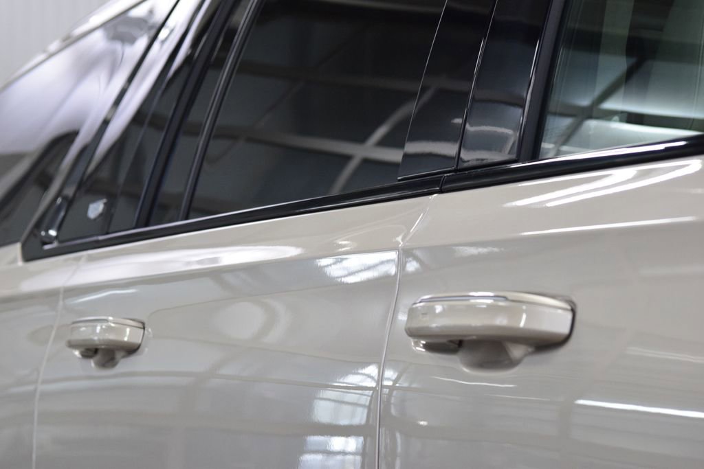 Used 2024 Cadillac Escalade ESV Sport Platinum w/ LPO, ONYX Package AWD/4WD image 17