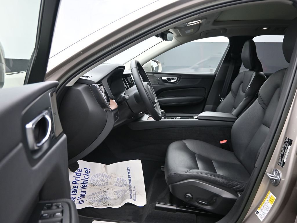 Certified 2023 Volvo XC60 B5 Plus image 11