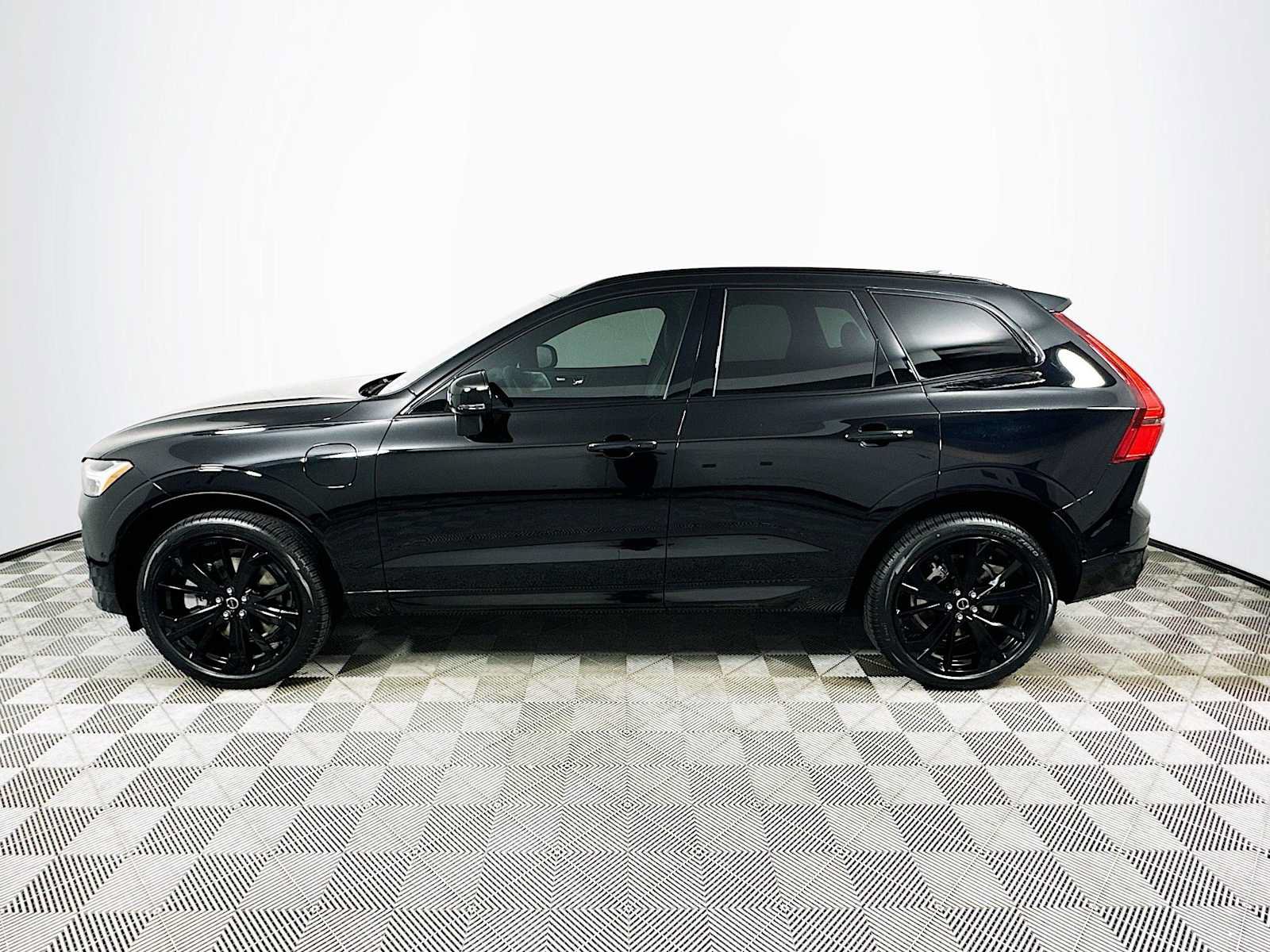 New 2026 Volvo XC60 T8 Ultra w/ Protection Package AWD/4WD image 4