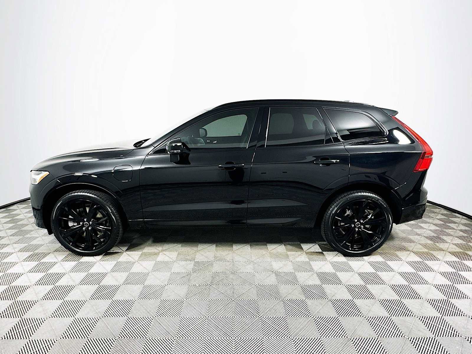 New 2026 Volvo XC60 T8 Ultra w/ Protection Package AWD/4WD image 4