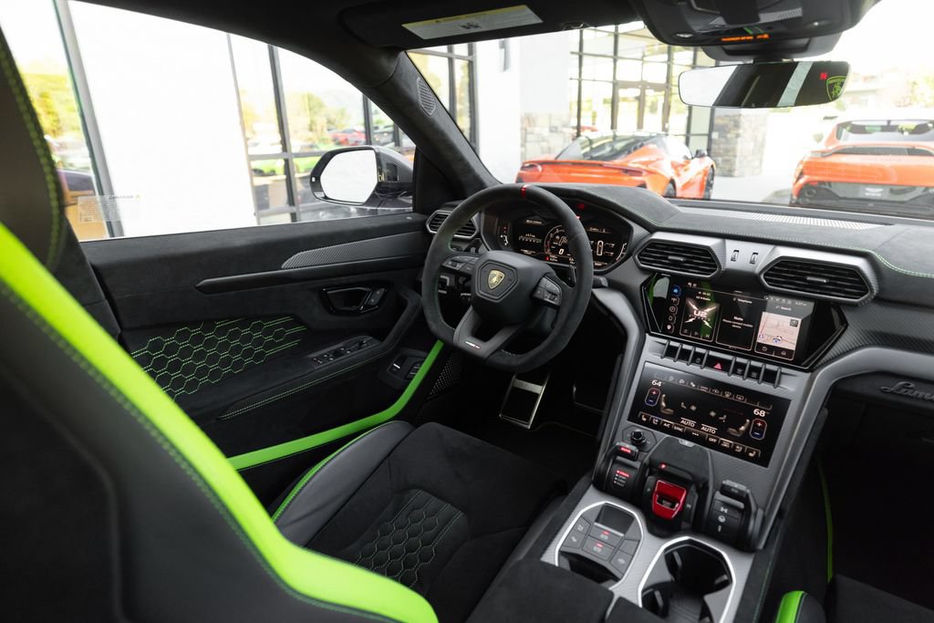 Used 2024 Lamborghini Urus Performante AWD/4WD image 17