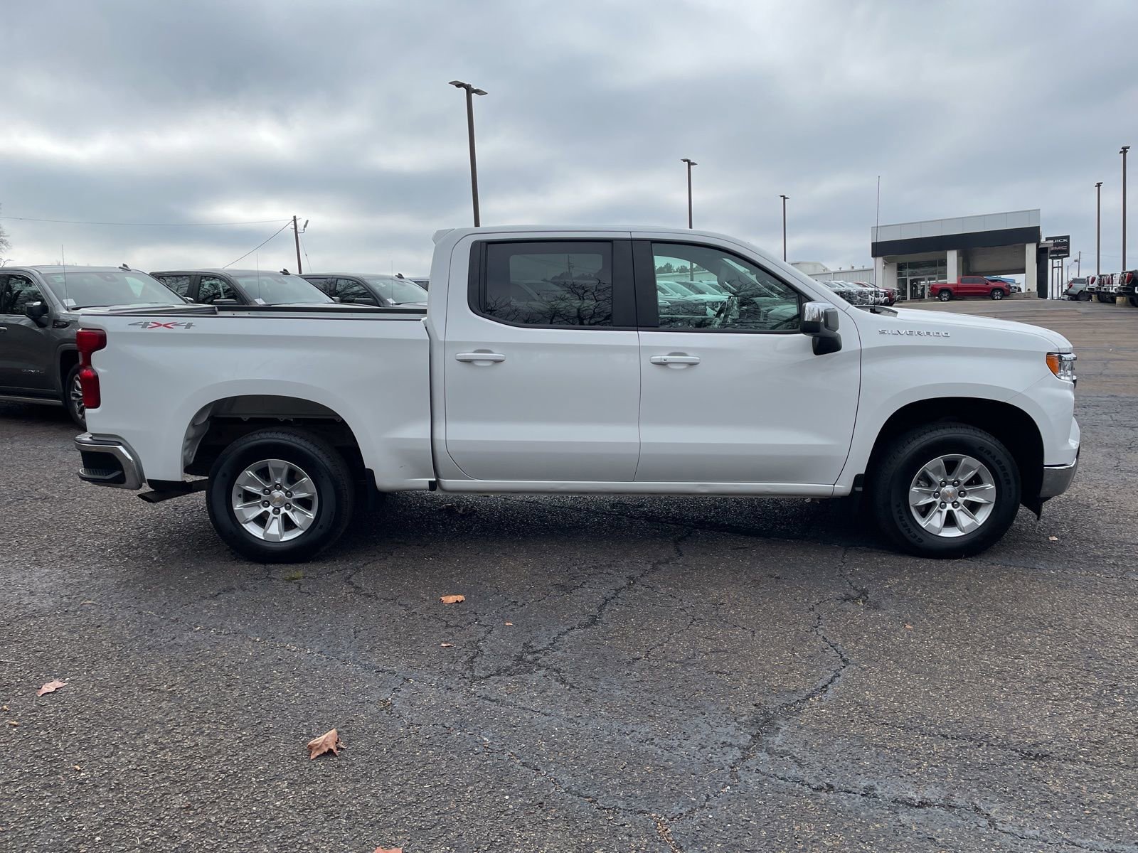 Used 2025 Chevrolet Silverado 1500 LT image 6