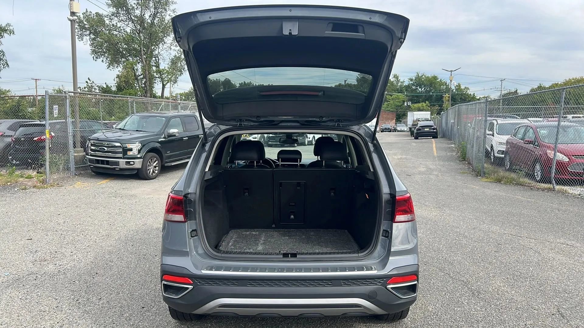Used 2022 Volkswagen Taos SE AWD/4WD image 9