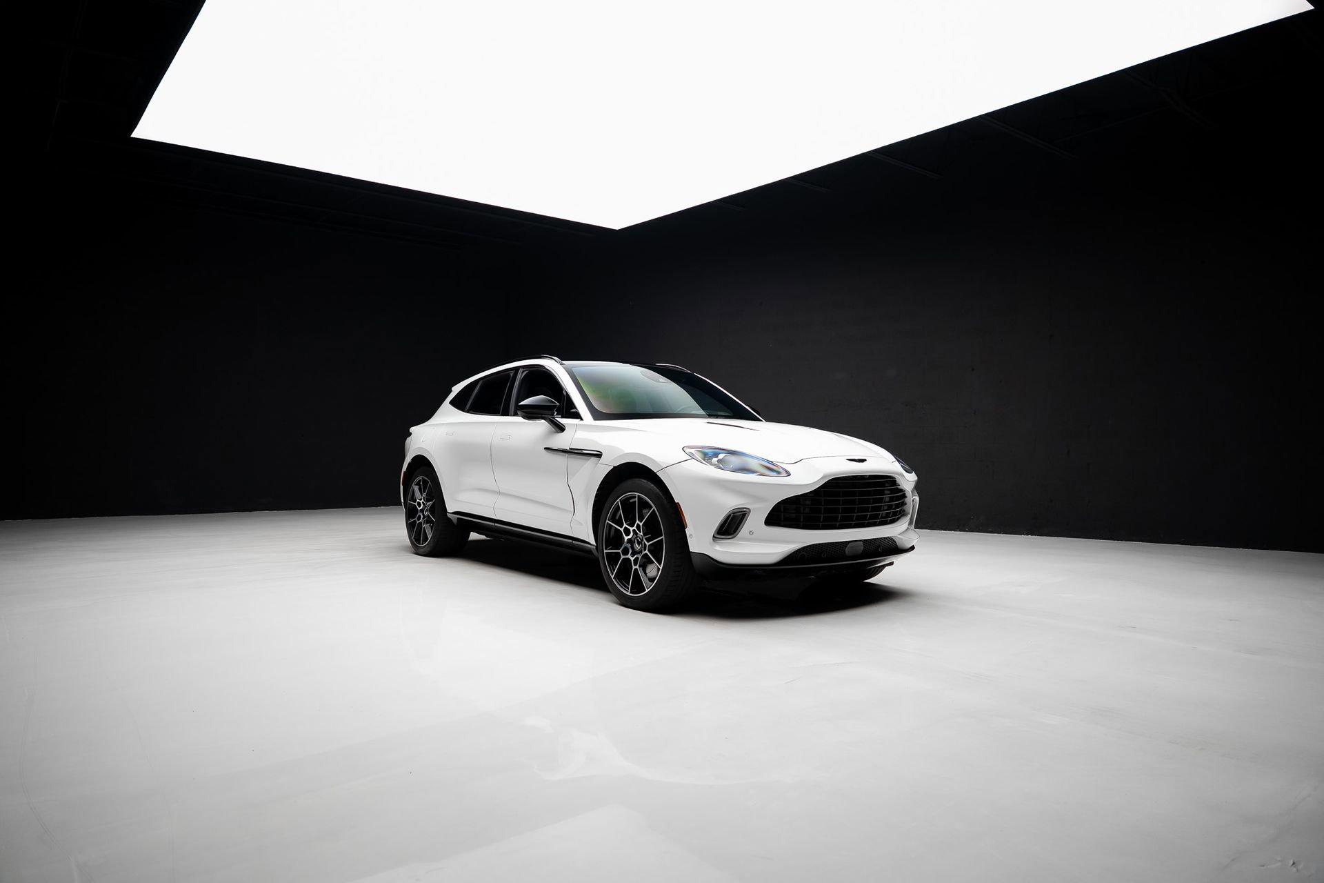 Used 2021 Aston Martin DBX AWD/4WD image 56