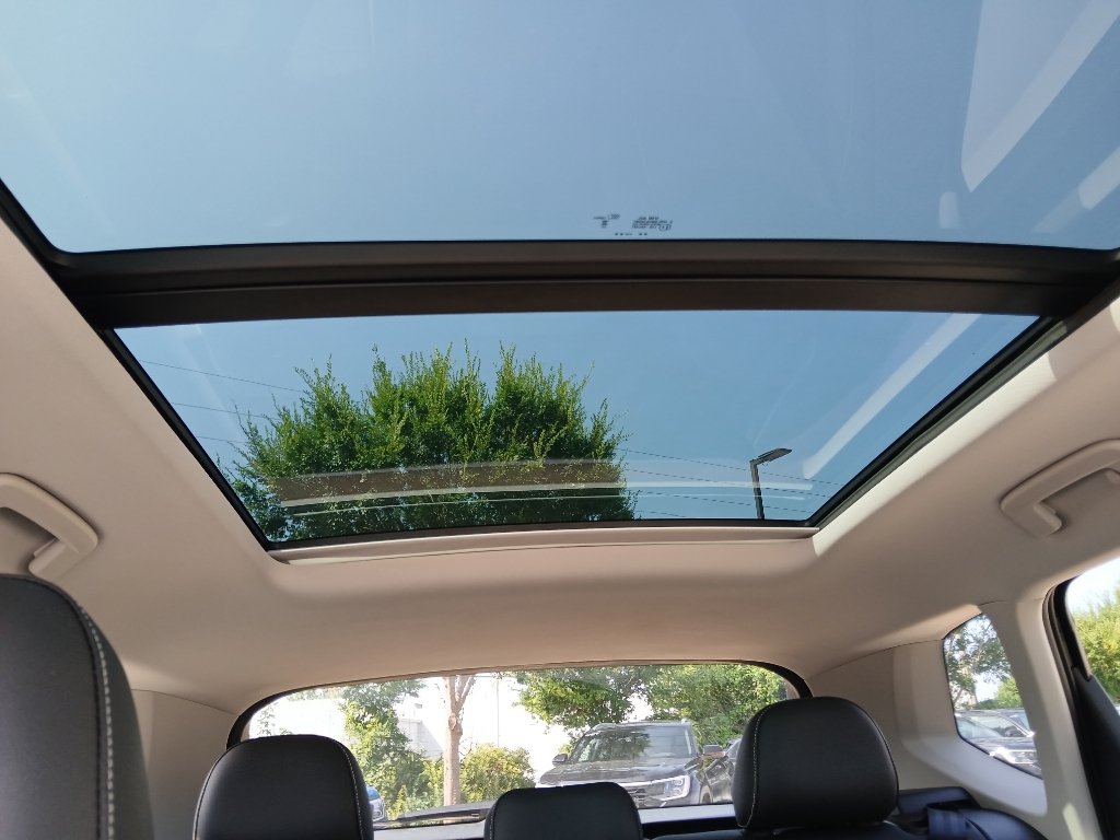 Certified 2025 Volkswagen Taos SE FWD image 27