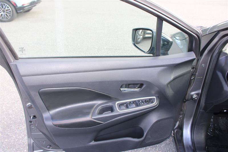 Used 2024 Nissan Versa SR FWD image 9