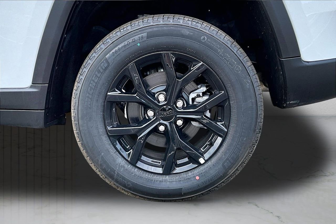 New 2026 Jeep Grand Cherokee Altitude RWD image 34