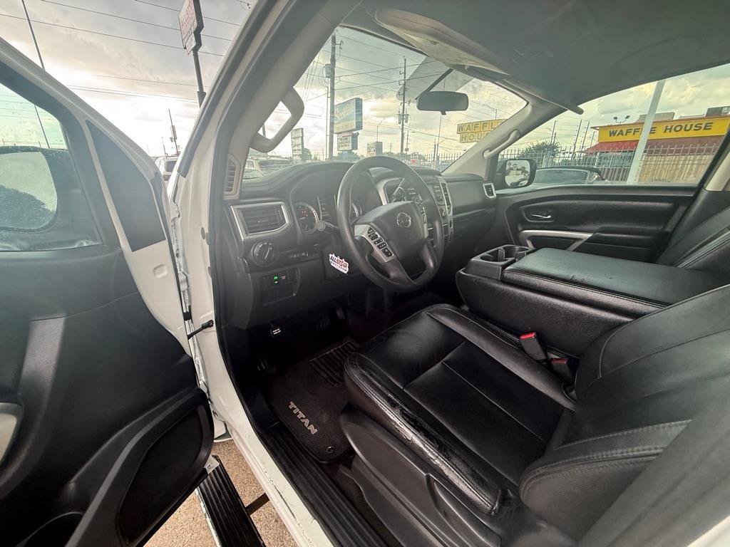 Used 2018 Nissan Titan SV RWD image 11