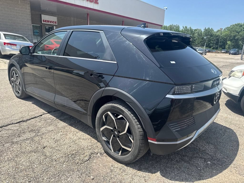 Used 2023 Hyundai Ioniq 5 SEL w/ Cargo Package AWD/4WD image 2