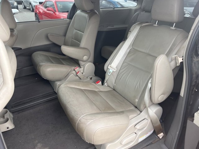 Used 2015 Toyota Sienna XLE image 10