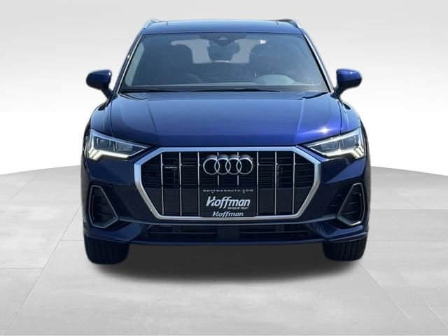 Certified 2025 Audi Q3 2.0T Premium w/ Convenience Package AWD/4WD image 2
