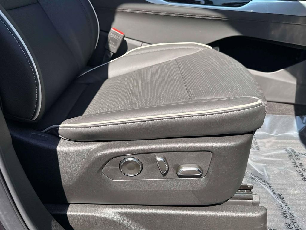 Used 2025 Cadillac Escalade ESV Sport w/ LPO, Floor Liner Package image 28