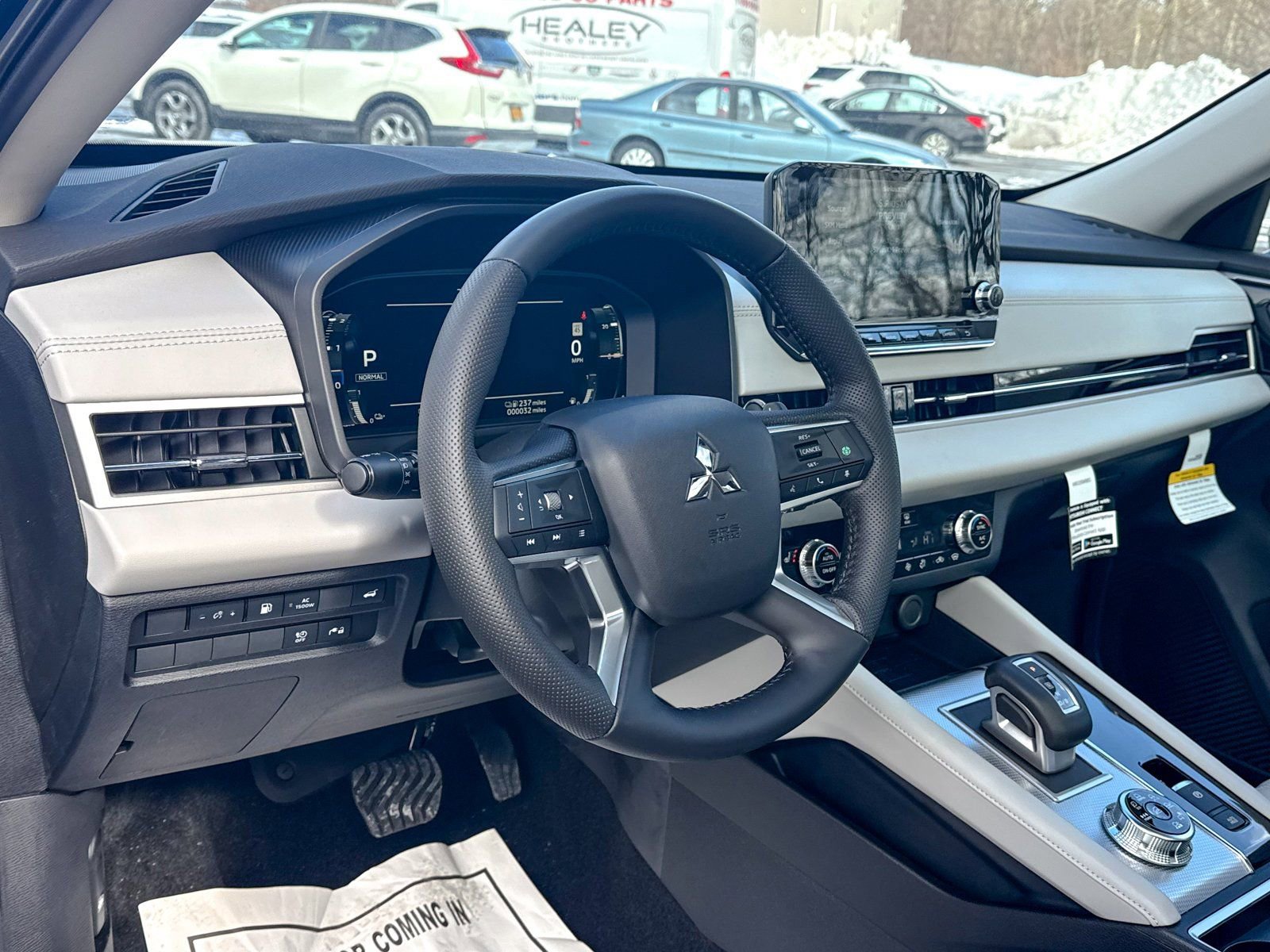 New 2025 Mitsubishi Outlander SEL image 18