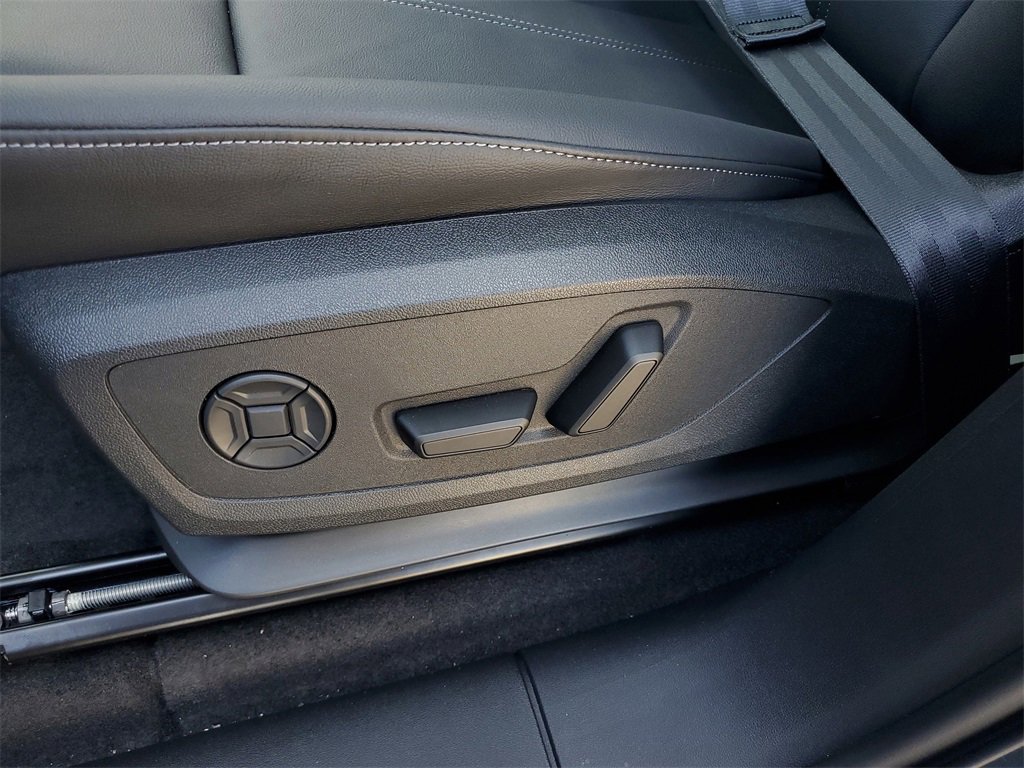 New 2025 Audi Q6 e-tron Premium image 18