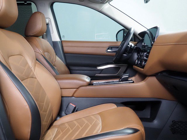 Used 2024 Nissan Pathfinder Platinum FWD image 15