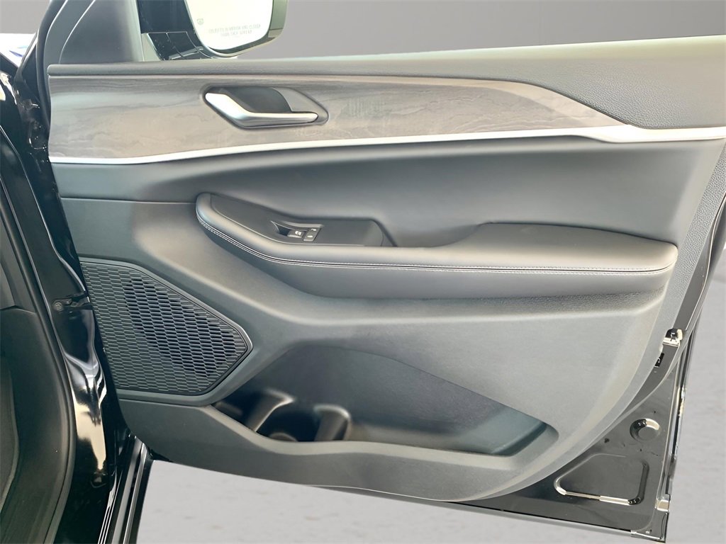 New 2025 Jeep Grand Cherokee Limited w/ Trailer Tow Package image 30