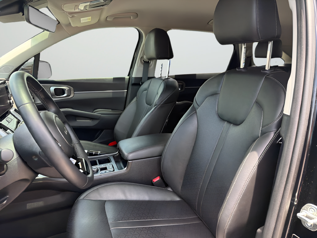 Used 2023 Kia Sorento EX FWD image 19