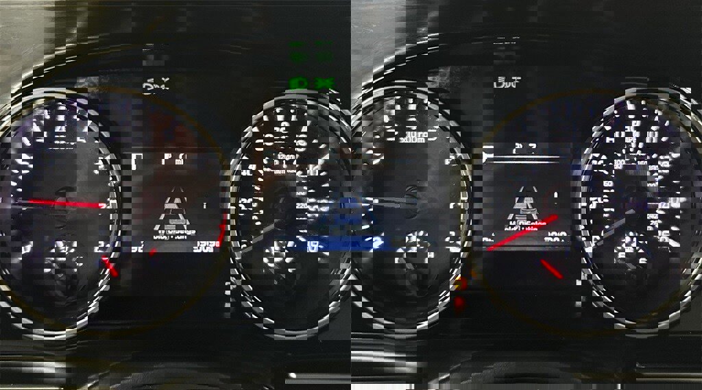 Used 2022 Kia Carnival EX image 18