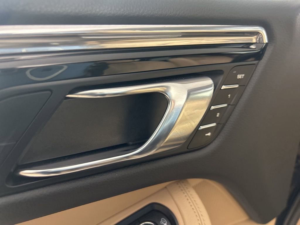 Certified 2025 Porsche Macan image 25