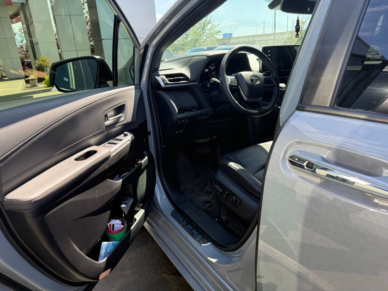 Used 2024 Toyota Sienna XLE Woodland Edition AWD/4WD image 8