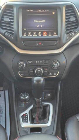 Used 2016 Jeep Cherokee Trailhawk w/ Cold Weather Group image 23