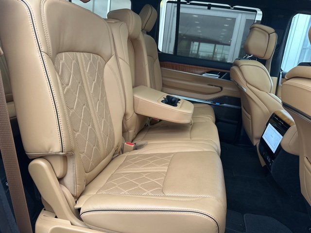 Used 2022 Jeep Grand Wagoneer Series III w/ Flexible Seating Group image 19