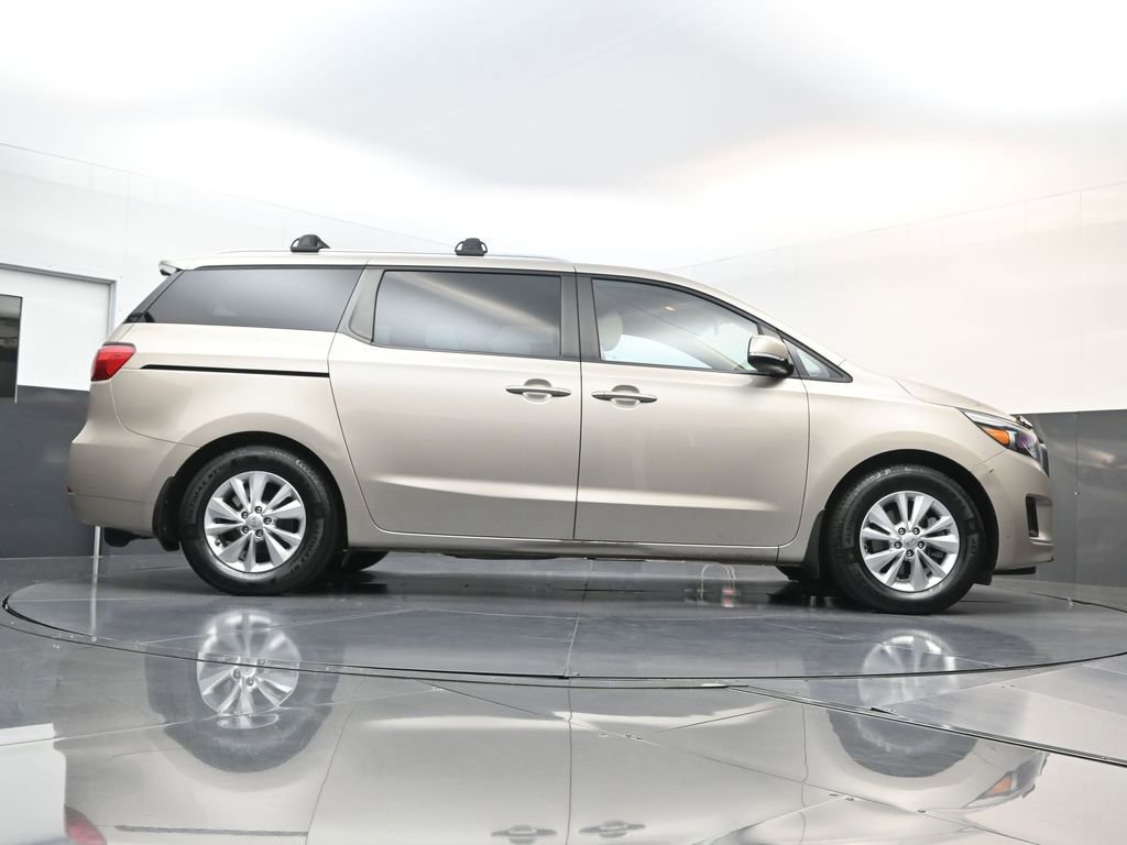 Used 2016 Kia Sedona LX w/ LX Convenience Package FWD image 27