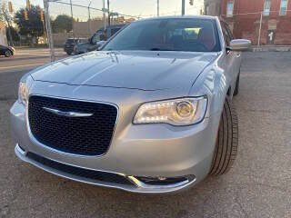 Used 2019 Chrysler 300 Touring w/ Driver Convenience Group image 2