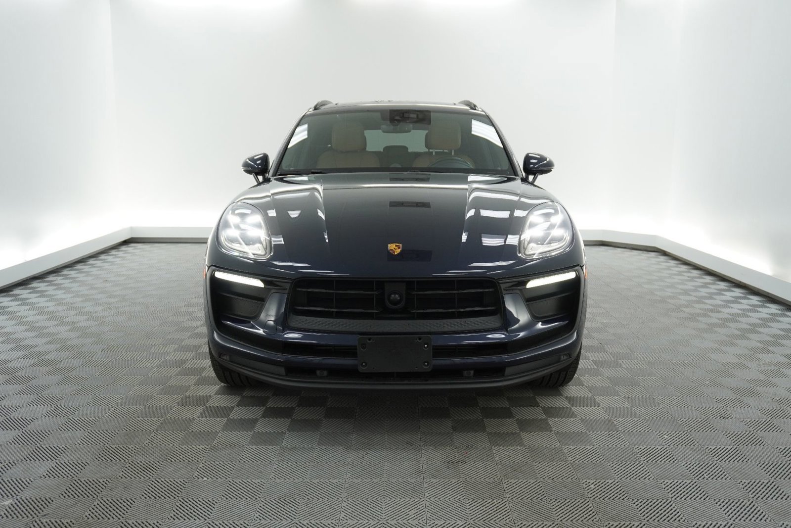 Certified 2023 Porsche Macan Turbo image 6