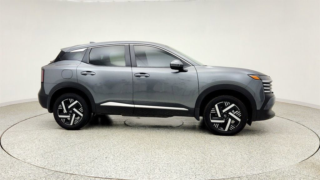 Used 2025 Nissan Kicks SV FWD image 4