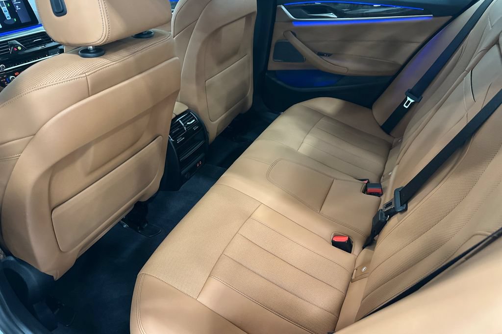 Used 2023 BMW 530i w/ Premium Package RWD image 13